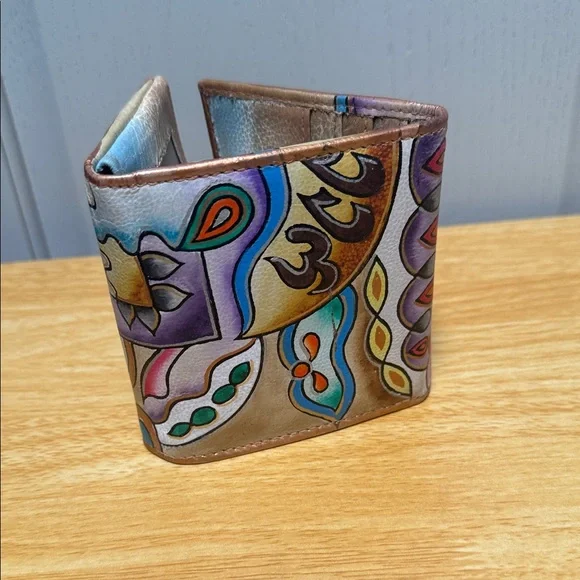 HANDPAINTED ABSTRACT WALLET 🎨 - Picture 3 of 17